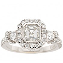 Vintage Engagement Ring in White Gold & Emerald Cut Diamond